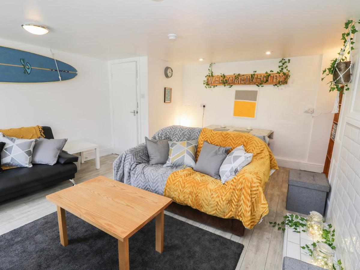The Surfers Bolt Hole Apartment Whitby Exterior foto