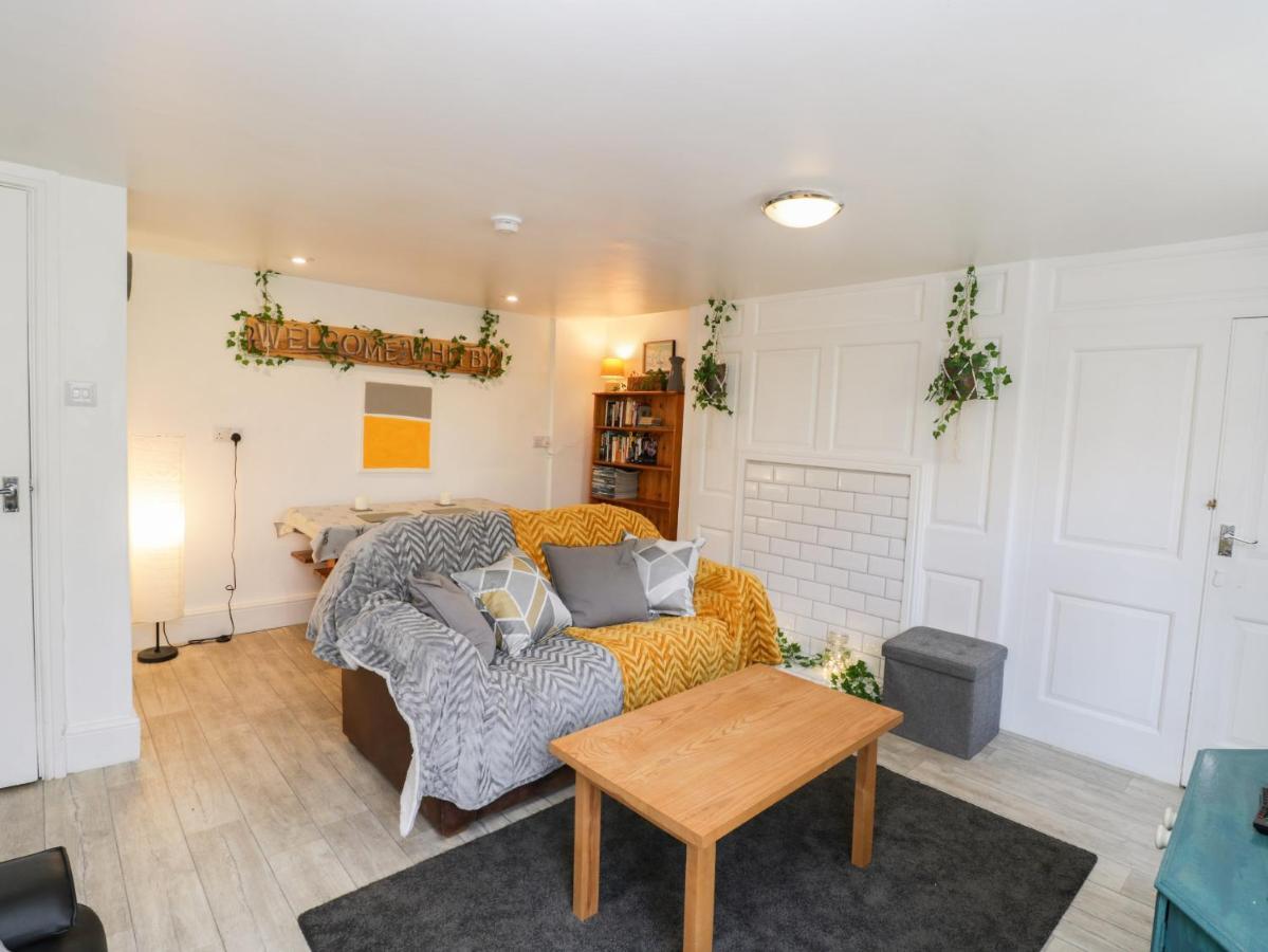 The Surfers Bolt Hole Apartment Whitby Exterior foto