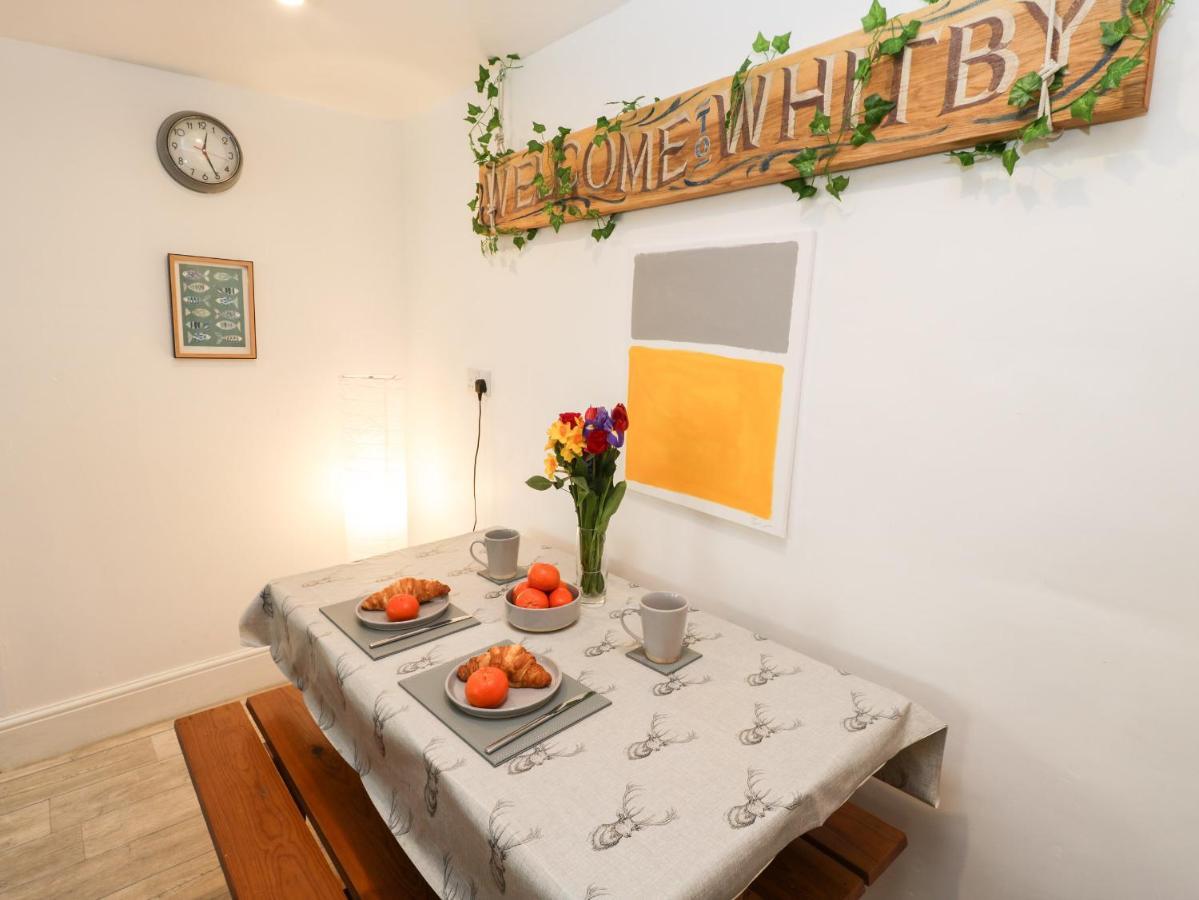 The Surfers Bolt Hole Apartment Whitby Exterior foto